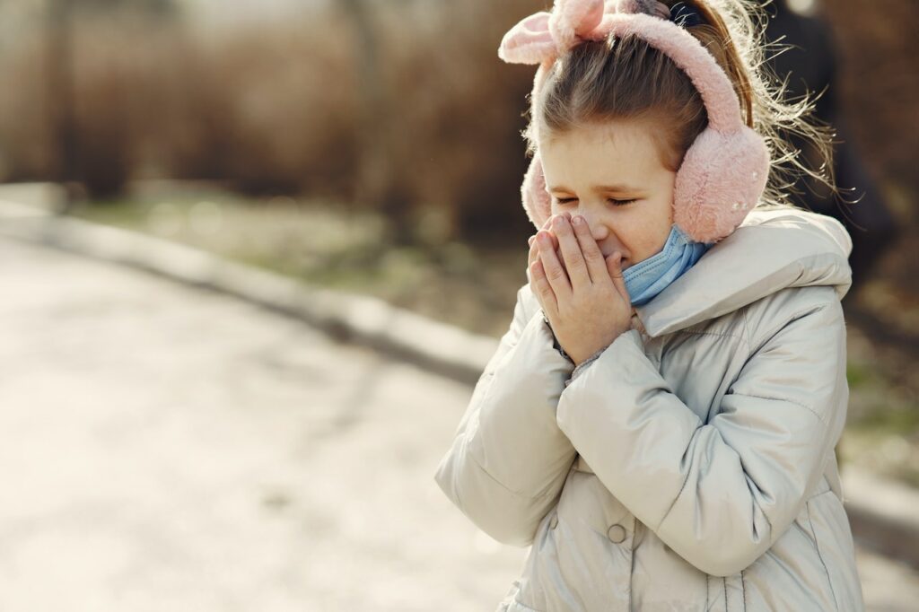 girl sneezing, Kids Allergies